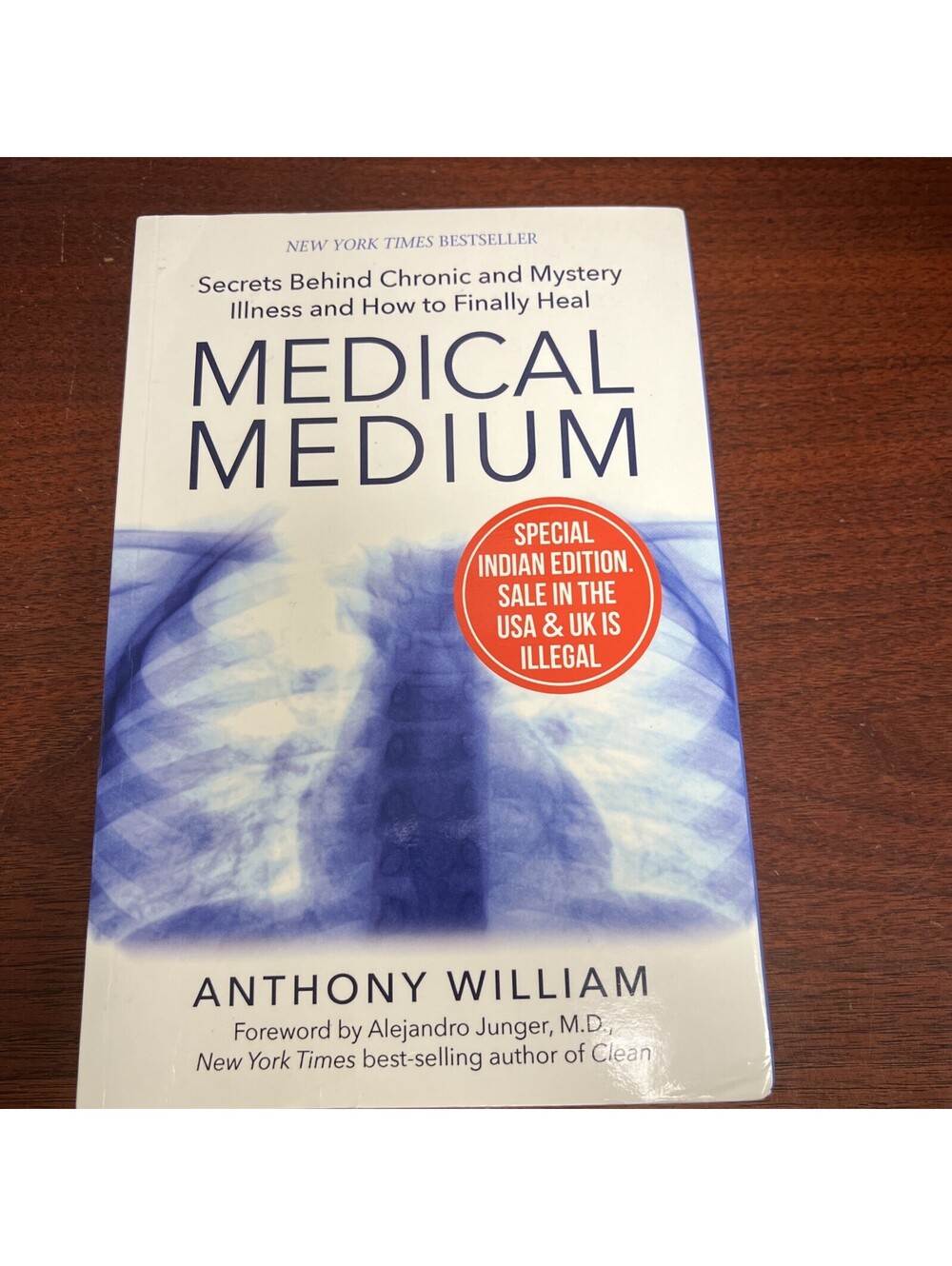 Medical Medium: Secrets Behind Chronic and Mystery Illness and How to Fin - GOOD